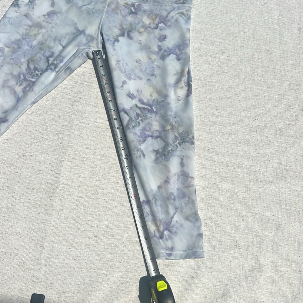 Women’s Athleta‎ Purple and Blue Tie-Dye Leggings - Picture 8 of 8